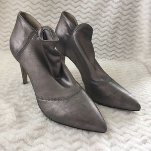 Tahari Kaitlyn women’s silver booties size 9